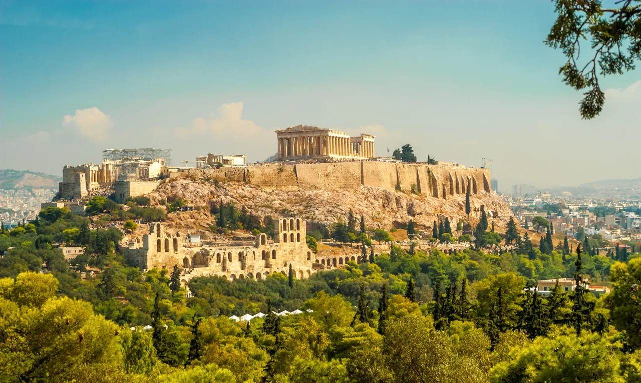 Holidays with more stops trending now with Barcelona as top destination — Shutterstock