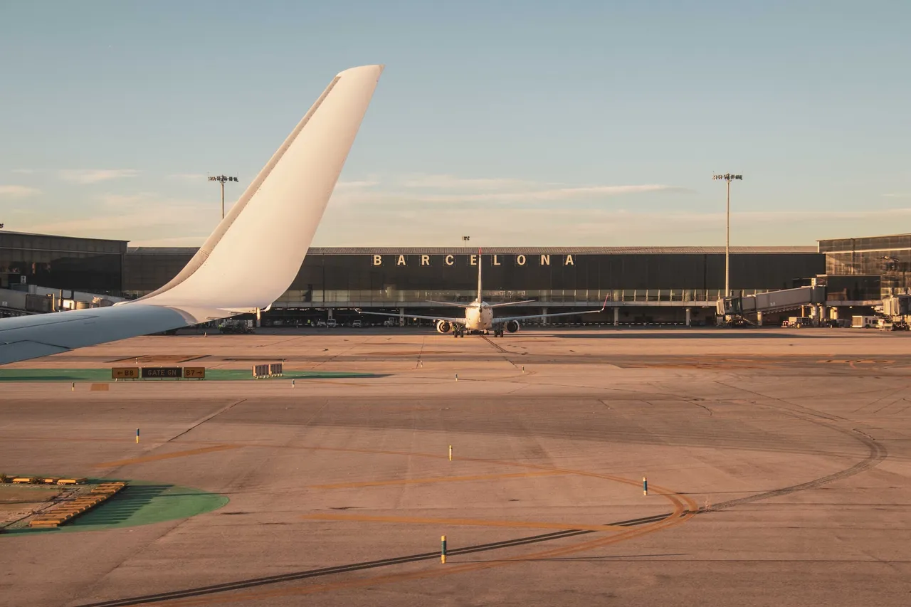 Kiwi.com data reveals Barcelona is the busiest airport this summer, Gatwick sees the most cancelations