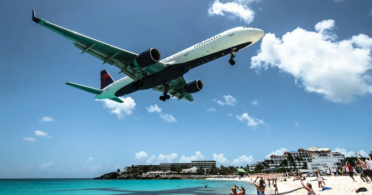 Open borders and affordable fares: the new trends that scale up airline rankings, according to Kiwi.com