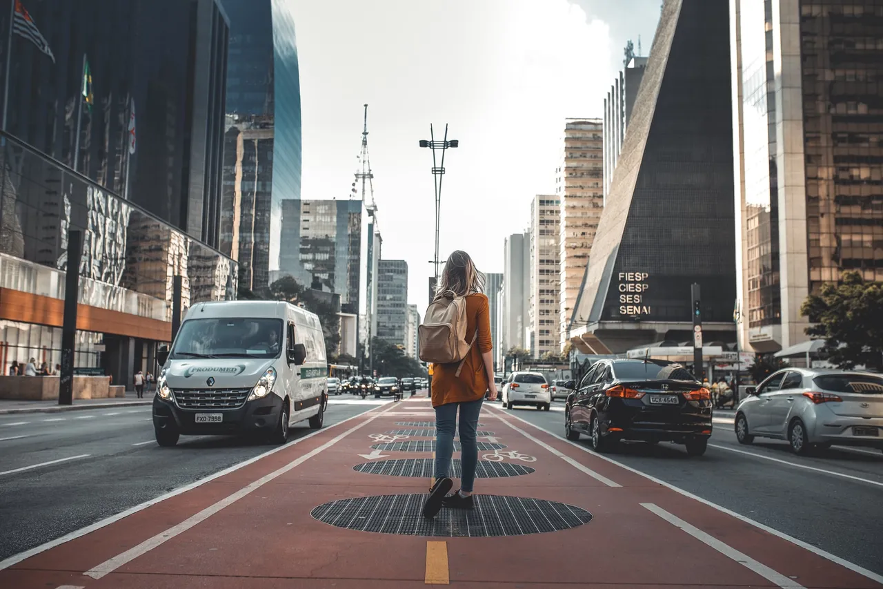 Women to Women: Kiwi.com tips for women solo travellers