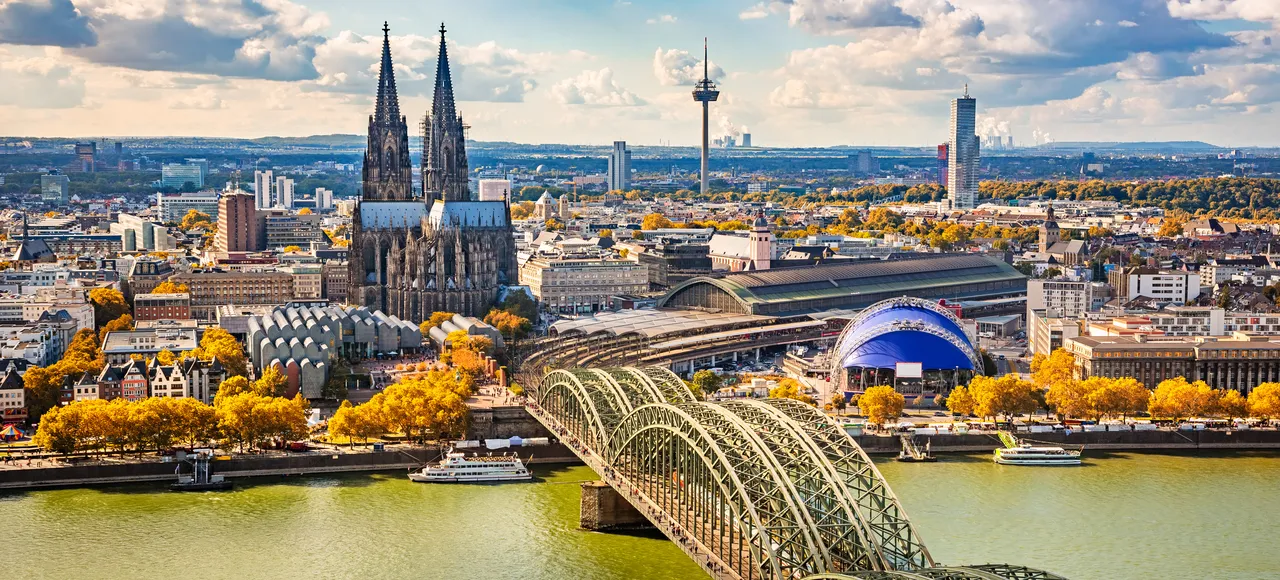 Two flights, two airlines through a single booking