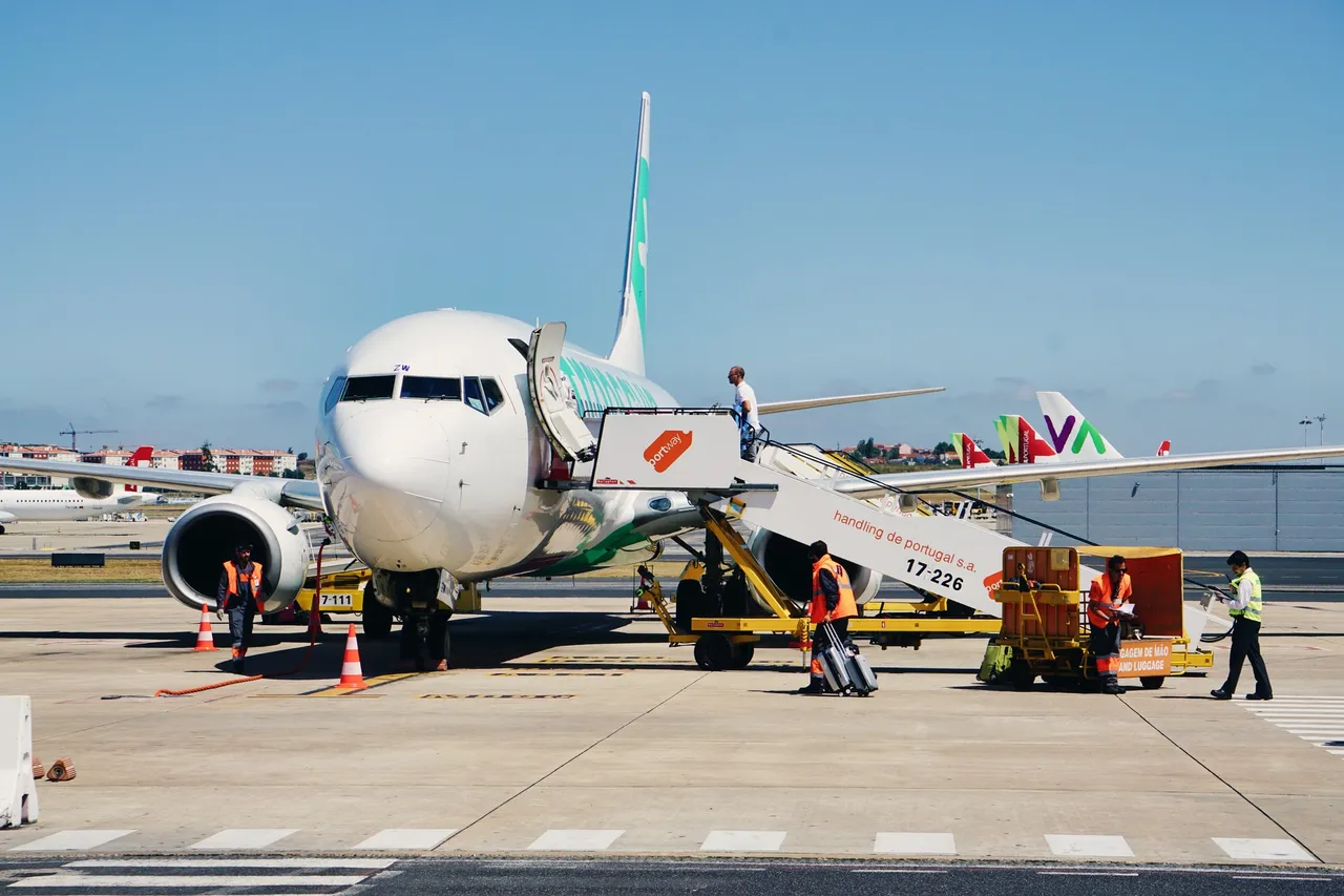 Kiwi.com partners with operator of more than 40 airports