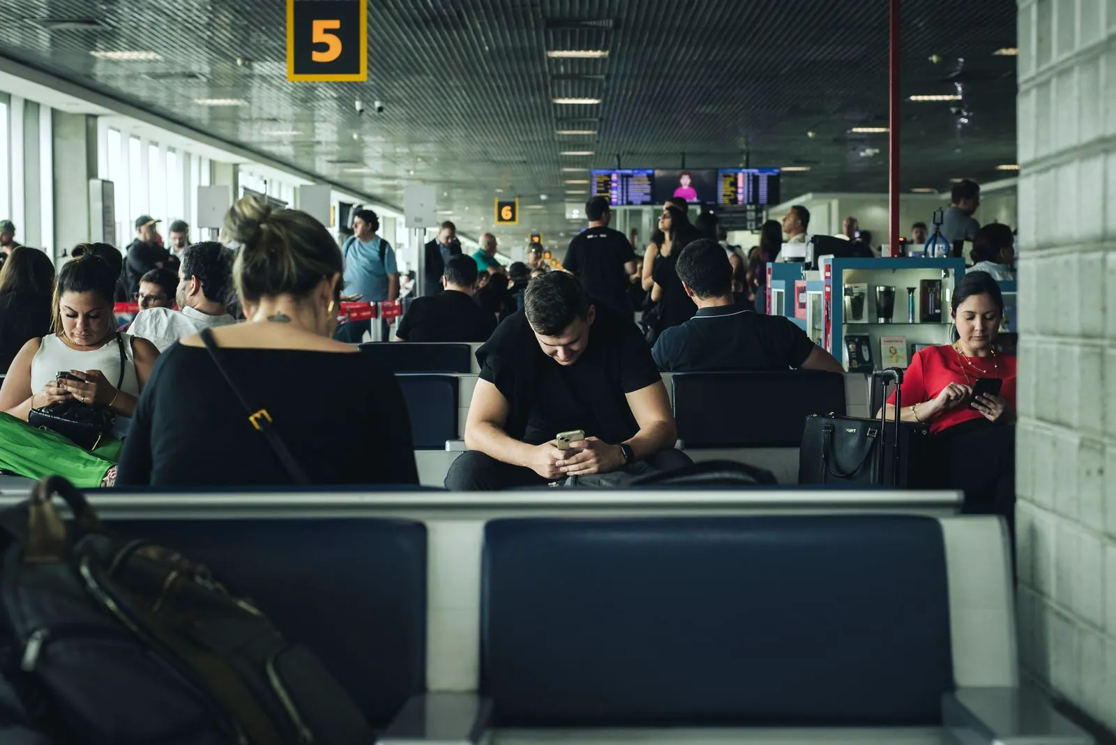From chat to boarding pass: Kiwi.com expands AI-native flight search