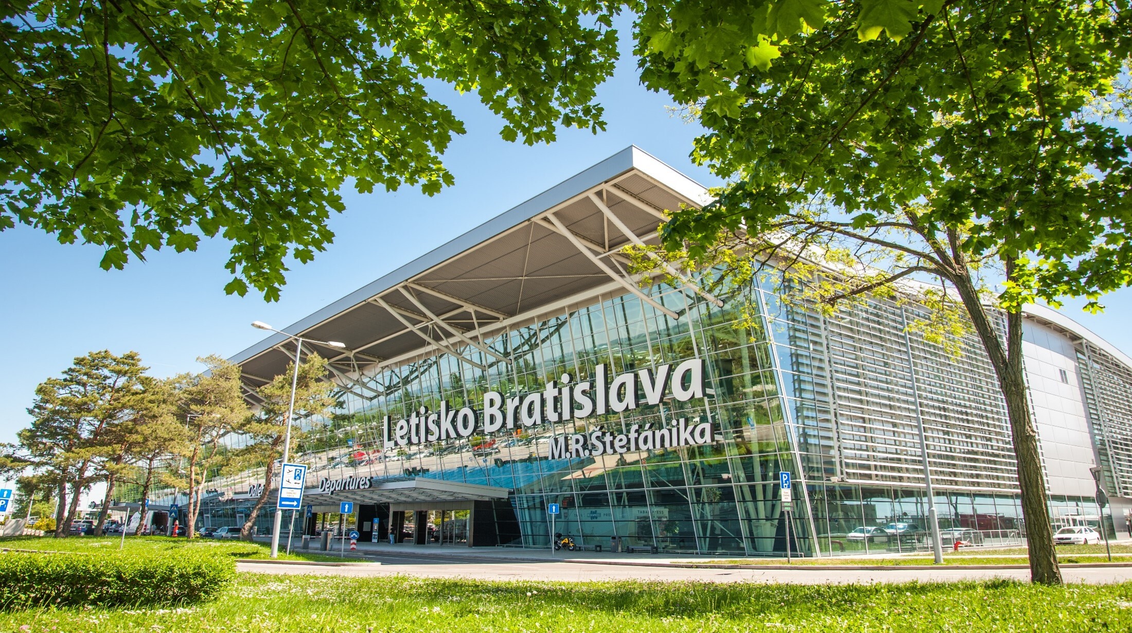 Bratislava airport and Kiwi.com